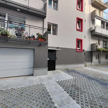 Apartment ~ Velvet ~ & Quiet Flat + Private Parking