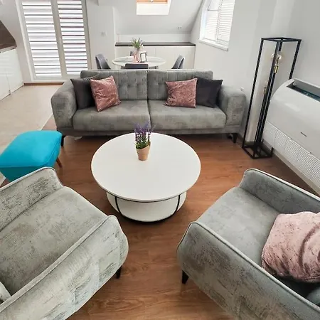 ~ Velvet ~ & Quiet Flat + Private Parking Apartment