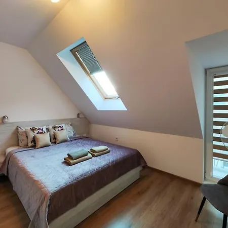 Apartment ~ Velvet ~ & Quiet Flat + Private Parking Varna