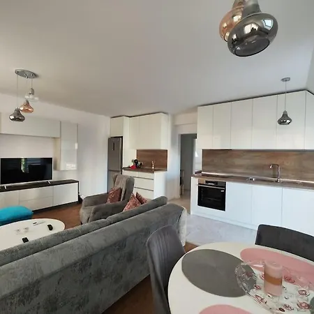 Apartment ~ Velvet ~ & Quiet Flat + Private Parking