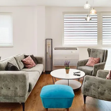 ~ Velvet ~ & Quiet Flat + Private Parking Apartment