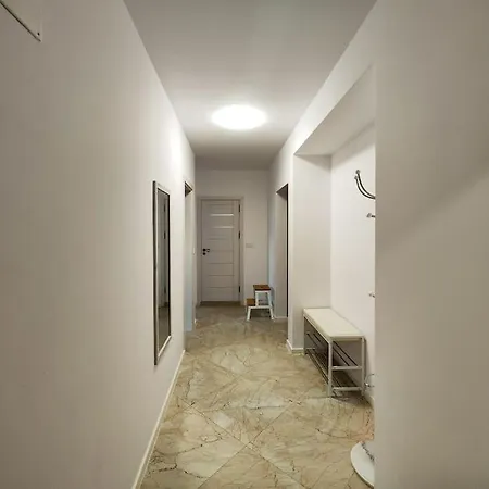 Apartment ~ Velvet ~ & Quiet Flat + Private Parking